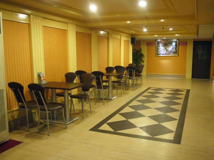 Jing Dian Business Hotel Таоюань Экстерьер фото